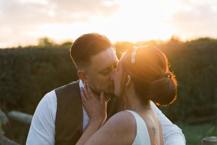Rustic Floral Peach Wedding http://www.folegaphotography.co.uk/