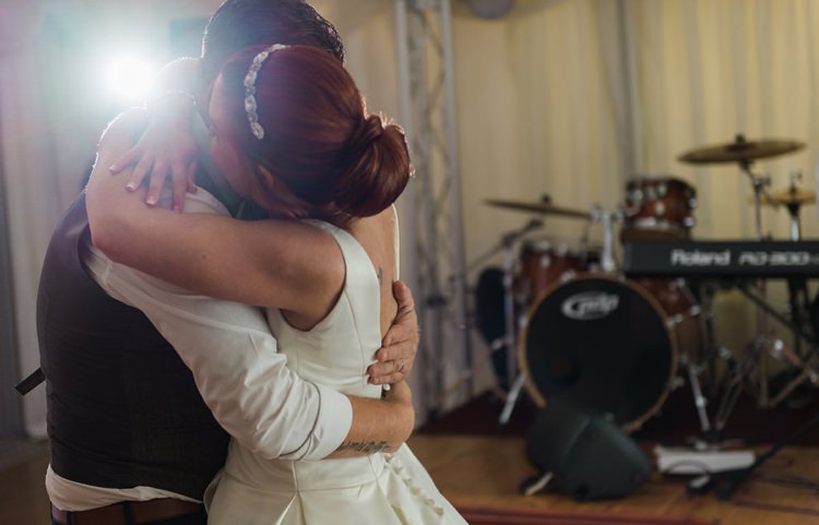 Rustic Floral Peach Wedding http://www.folegaphotography.co.uk/