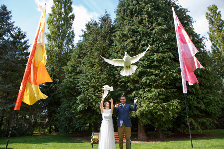 Dove Release Country Fete Garden Festival Wedding http://sharoncooper.co.uk/
