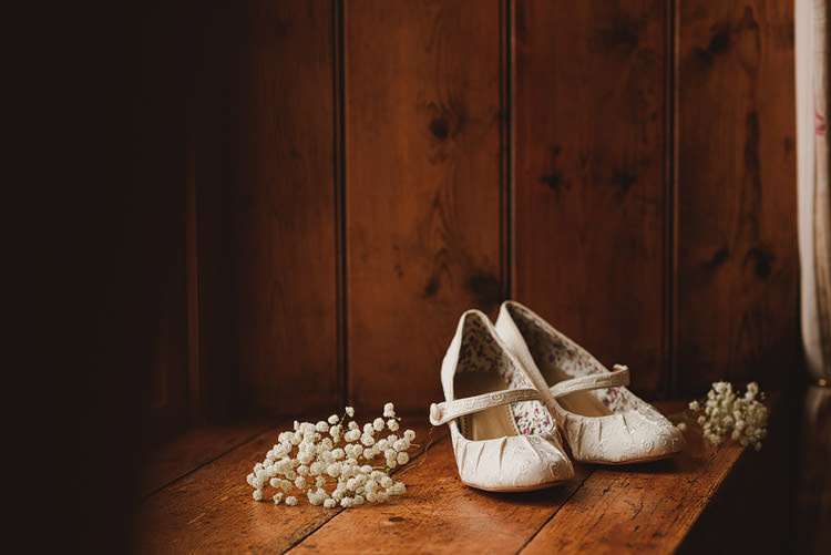 Fun Outdoorsy Farm Wedding http://www.samgibsonweddings.co.uk/