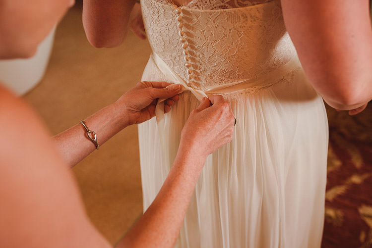 Button Lace Ribbon Bow Sash Dress Gown Bride Bridal Fun Outdoorsy Farm Wedding http://www.samgibsonweddings.co.uk/