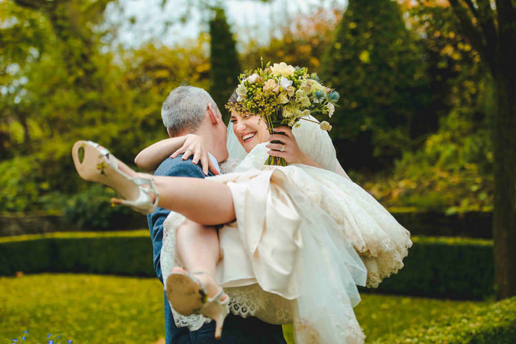 Rustic Autumnal Apples Country Wedding http://jareklepak.com/