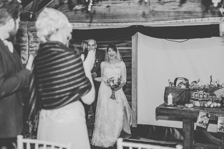 Rustic Autumnal Apples Country Wedding http://jareklepak.com/