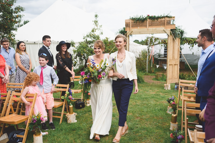 Stylish Festival Farm Garden Wedding http://www.lisadawn.co.uk/