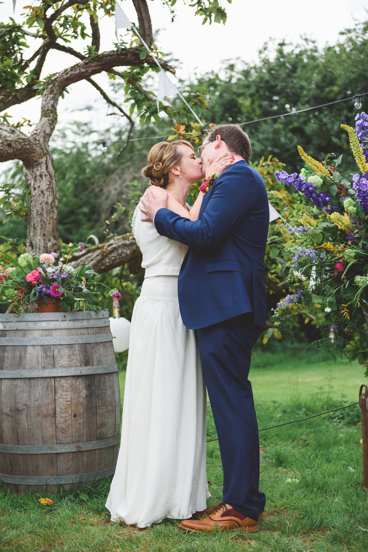 Stylish Festival Farm Garden Wedding http://www.lisadawn.co.uk/