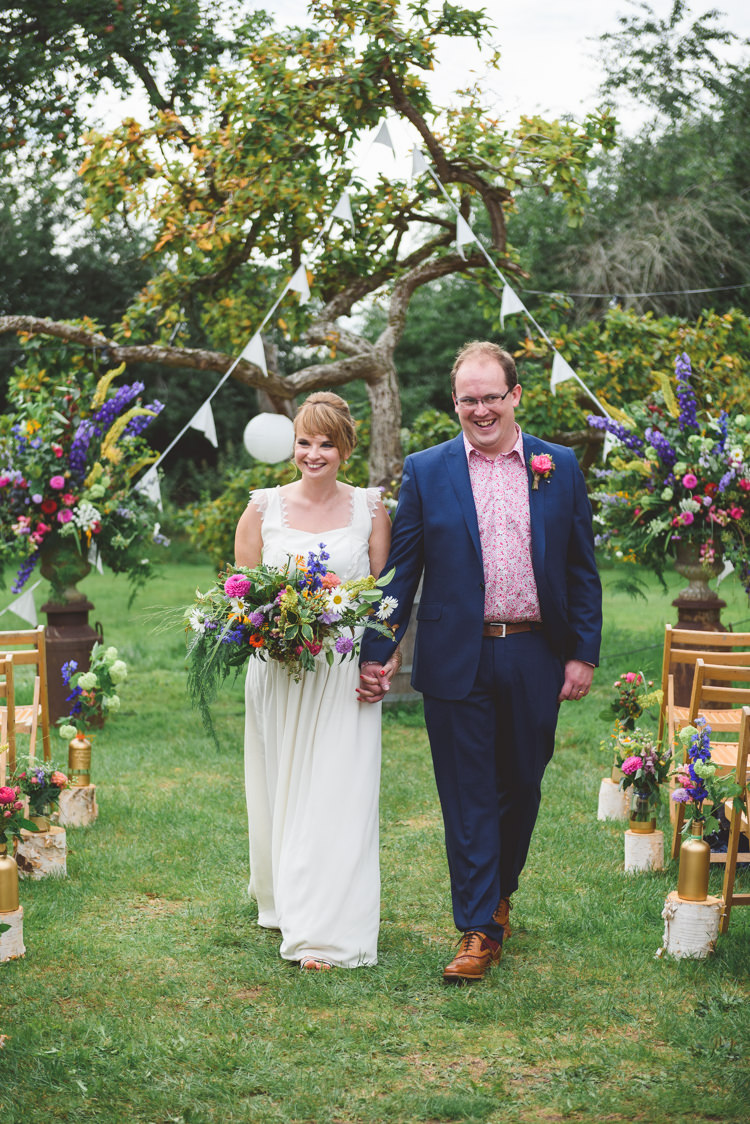 Stylish Festival Farm Garden Wedding http://www.lisadawn.co.uk/