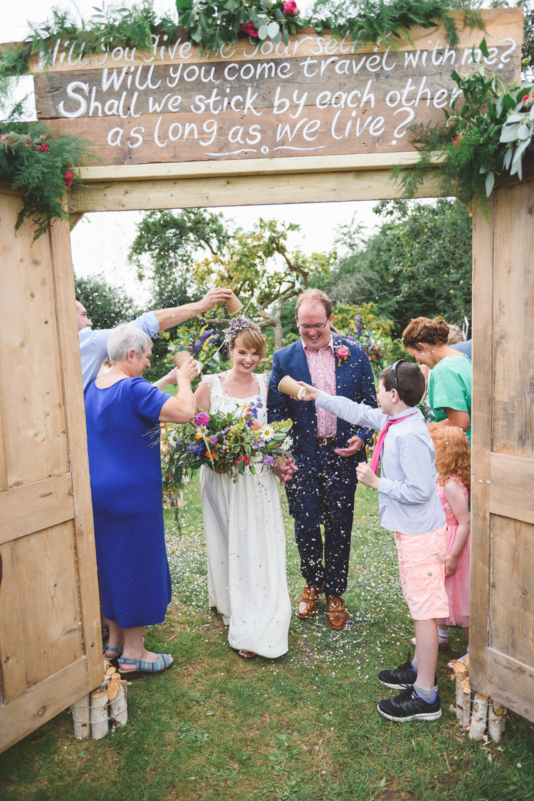 Stylish Festival Farm Garden Wedding http://www.lisadawn.co.uk/