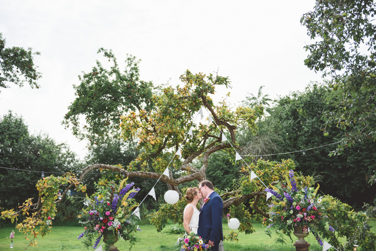 Stylish Festival Farm Garden Wedding http://www.lisadawn.co.uk/