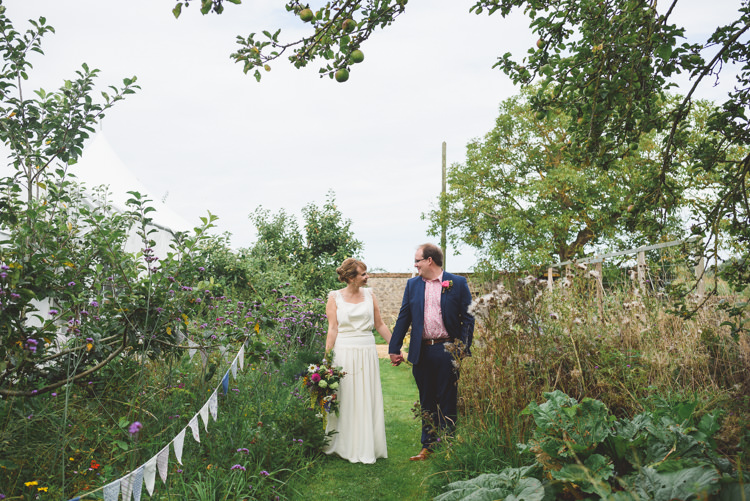Stylish Festival Farm Garden Wedding http://www.lisadawn.co.uk/