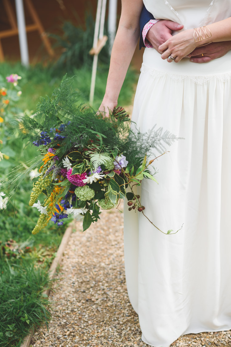 Bouquet Bride Bridal Wild Natural Blooms Stylish Festival Farm Garden Wedding http://www.lisadawn.co.uk/