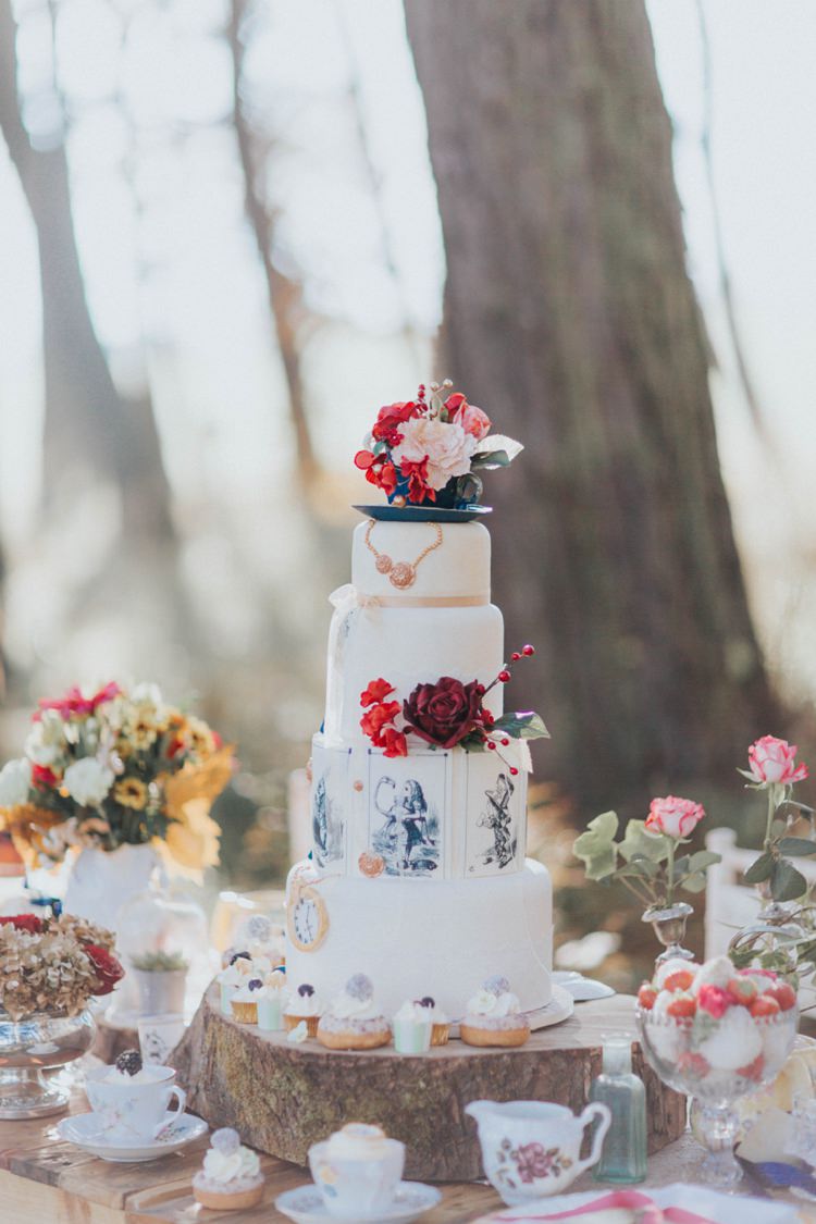 Cake Table Alice in Wonderland Wedding Ideas http://nataliepluck.com/