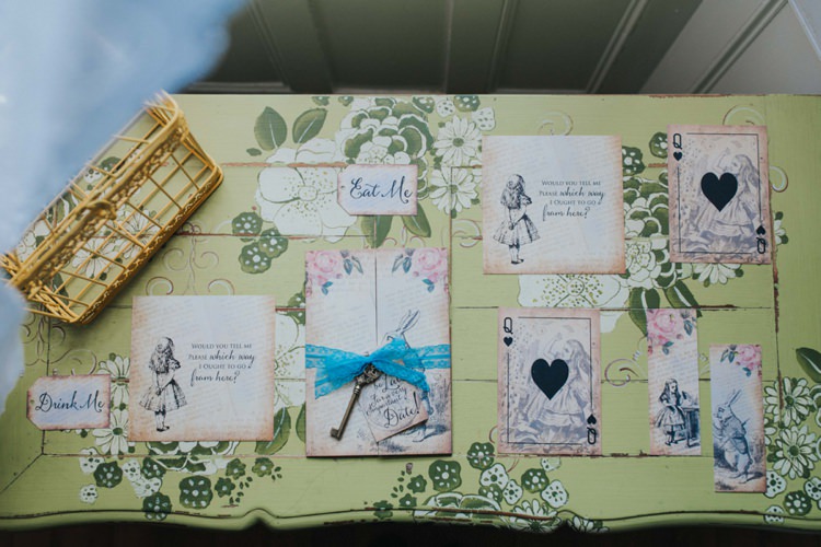 Alice in Wonderland Wedding Ideas http://nataliepluck.com/