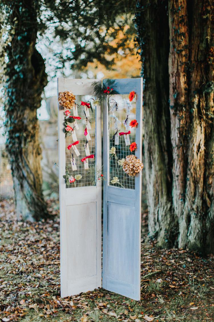 Door Seating Plan Table Chart Alice in Wonderland Wedding Ideas http://nataliepluck.com/
