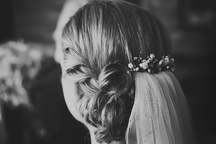 Hair Bride Bridal Flowers Veil Style Stylish Relaxed Fun Marquee Wedding http://www.bennicarolweddingphotography.com/