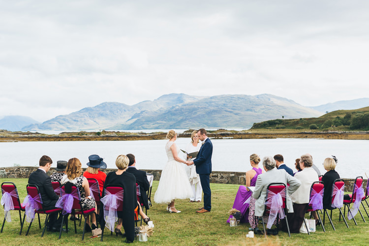 Intimate Outdoor Isle of Skye Wedding http://sarahbethphoto.co.uk/