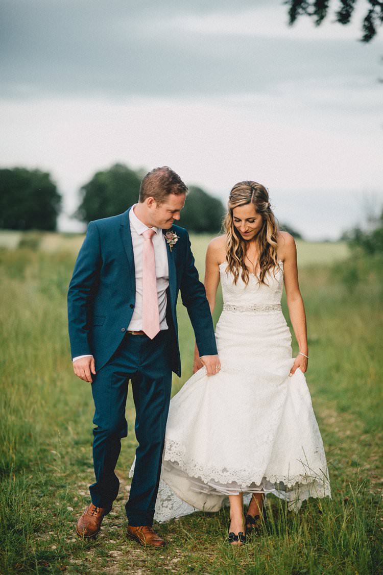 Rustic Chic Blush Barn Wedding http://www.kerrydiamondphotography.com/