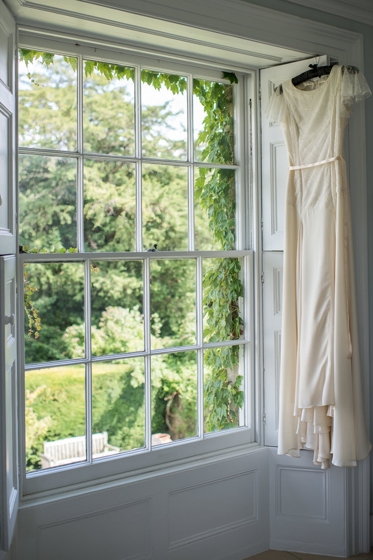 Vintage Greenery Garden Marquee Wedding http://louiseadbyphoto.com/