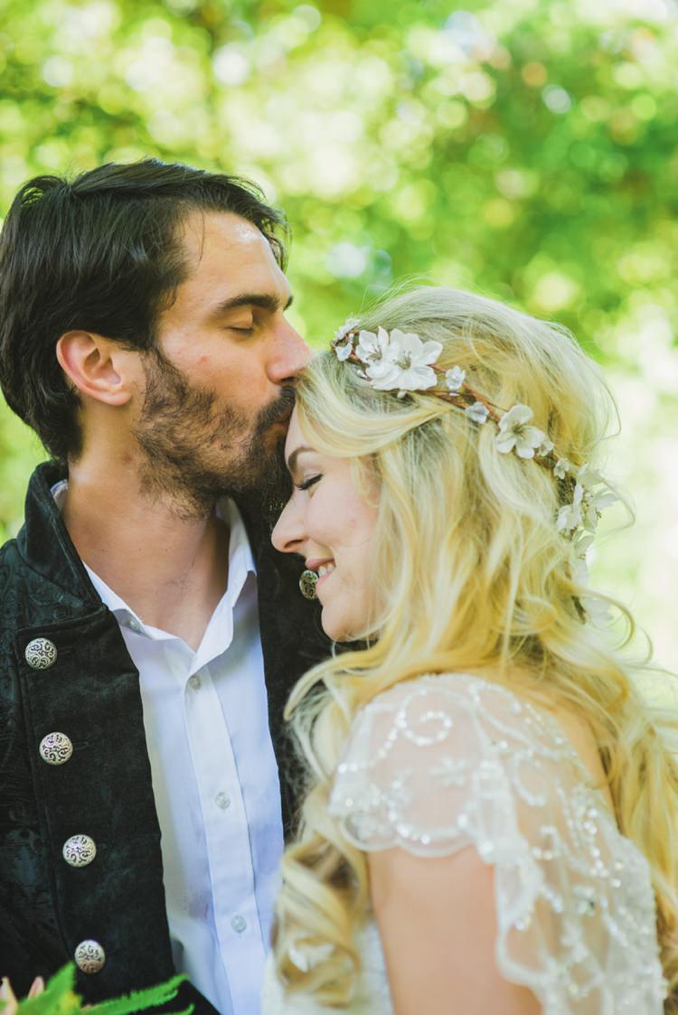 Fantastical Woodland Renaissance Wedding in California http://www.milouandolin.com/