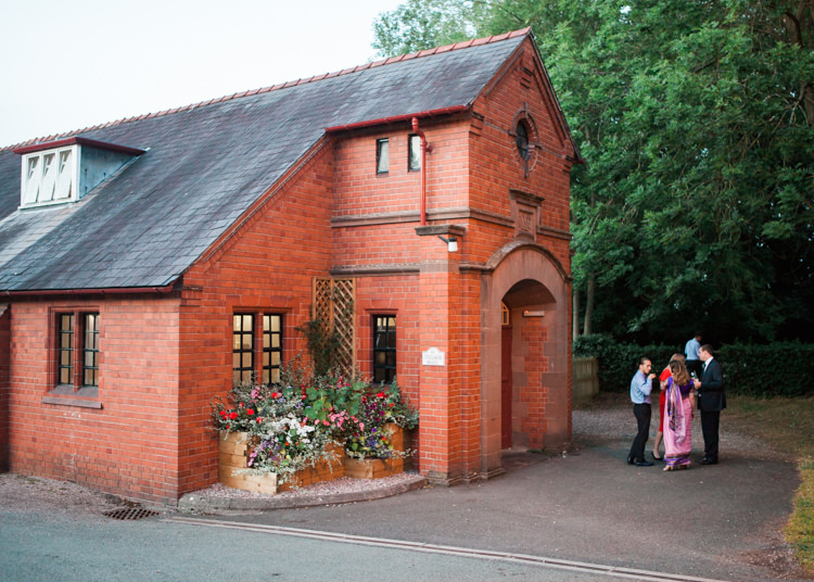 Indian Mint Garden Party Wedding http://heleddroberts.co.uk/