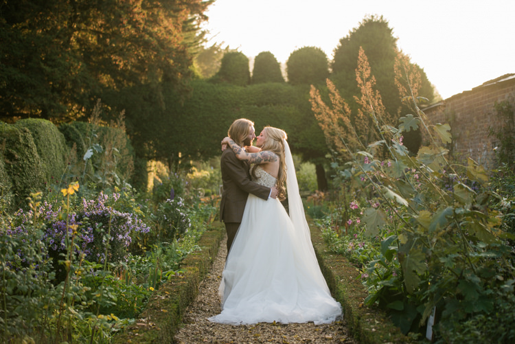 Glamorous Gold Halloween Wedding http://www.oliviajohnstonweddings.co.uk/