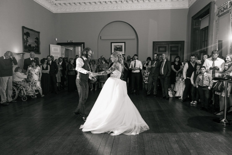 Glamorous Gold Halloween Wedding http://www.oliviajohnstonweddings.co.uk/