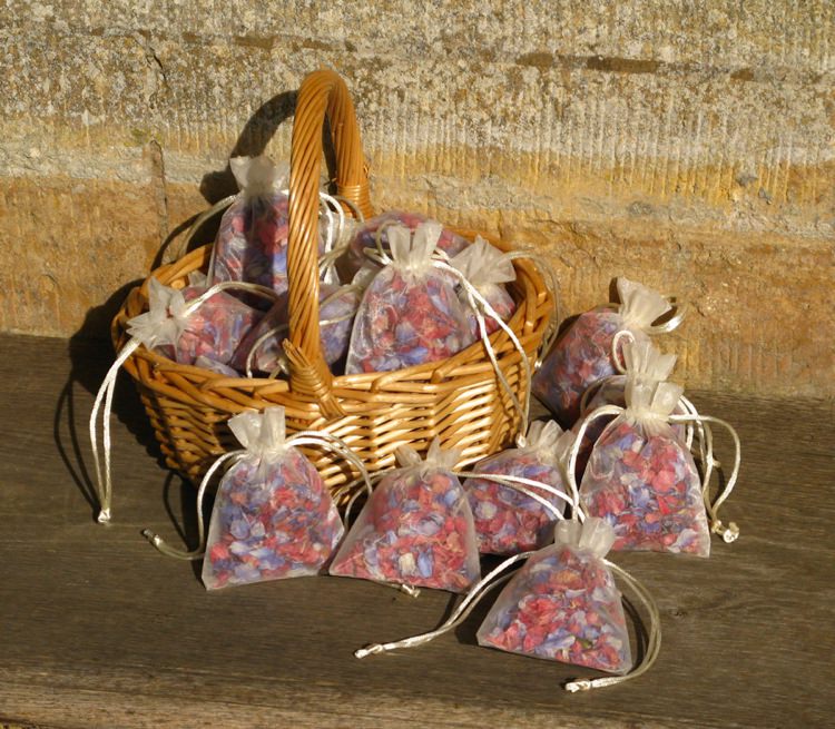 Petal Bag Confetti Basket. Credit- The Real Flower Petal Confetti Company