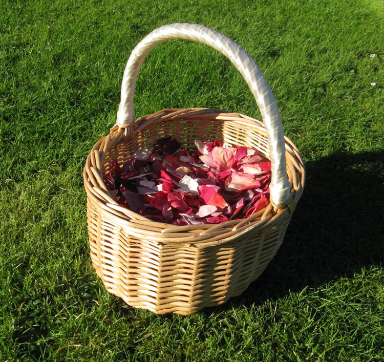 Rose Petal Confetti Basket. Credit- The Real Flower Petal Confetti Company