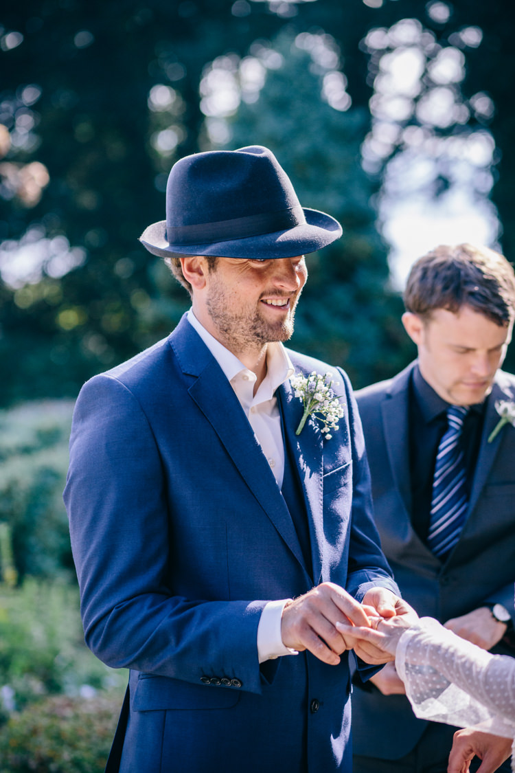 Vintage Homely Outdoor Wedding http://heartfulloftea.com/