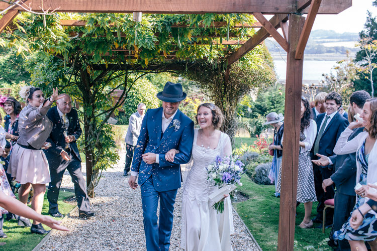 Confetti Throw Vintage Homely Outdoor Wedding http://heartfulloftea.com/