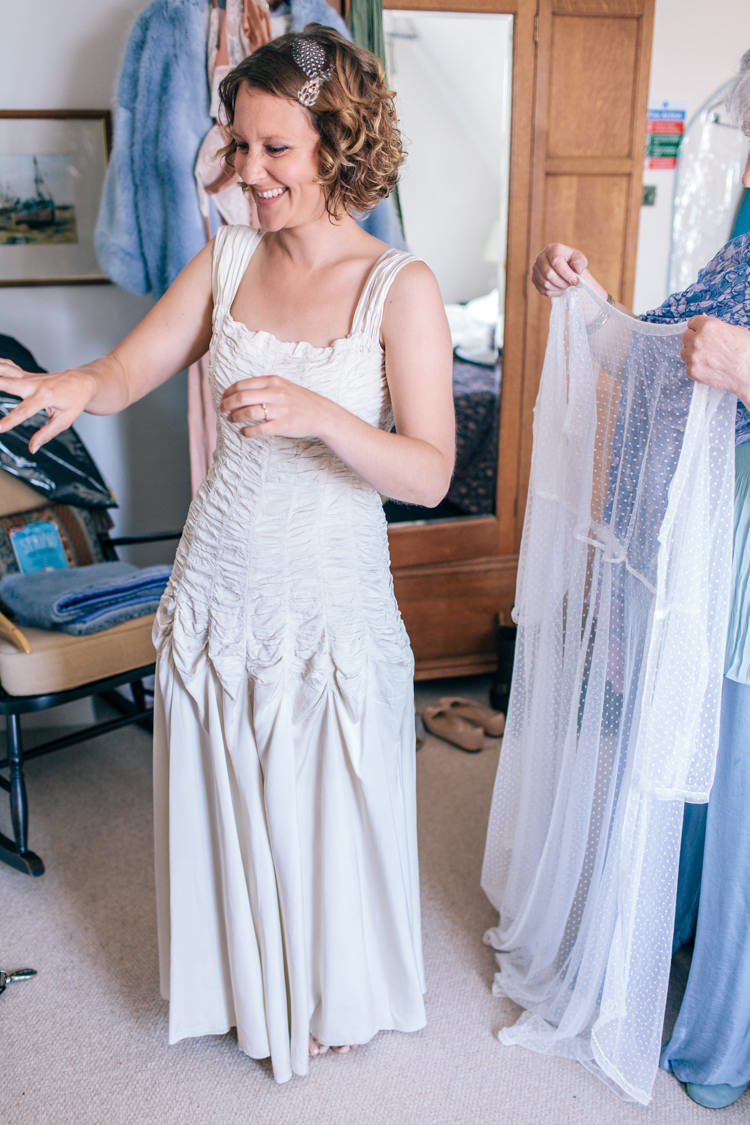 1930s Dress Gown Bride Bridal Vintage Homely Outdoor Wedding http://heartfulloftea.com/