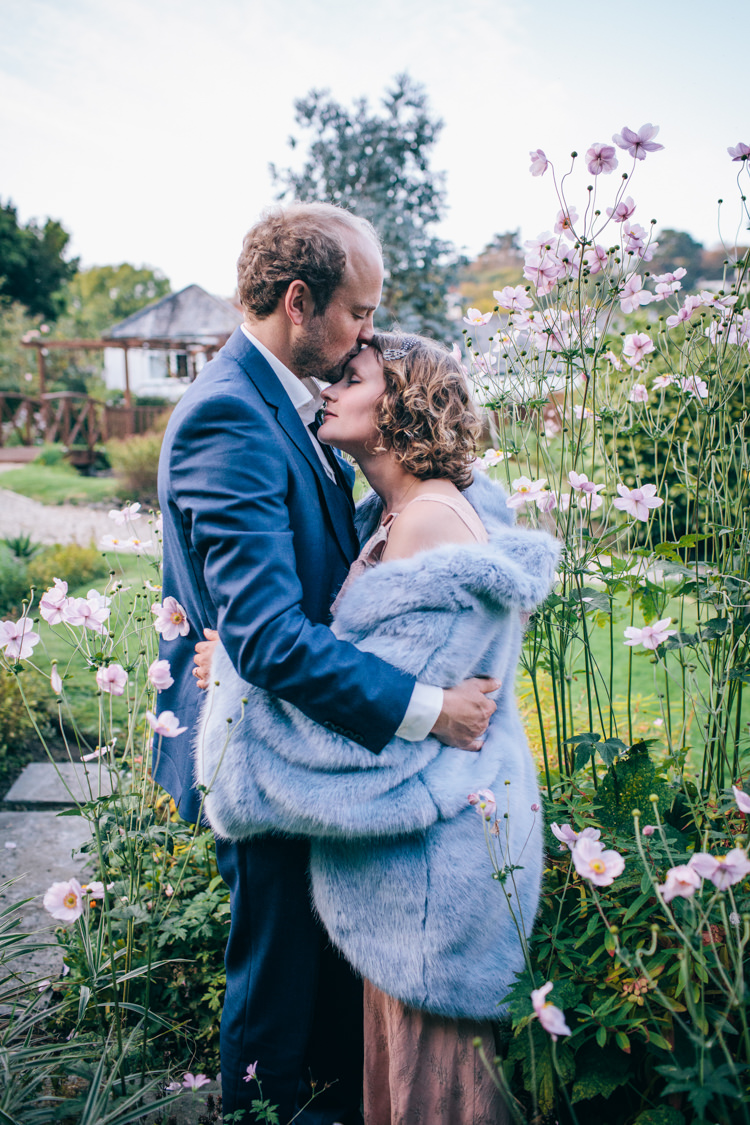 Vintage Homely Outdoor Wedding http://heartfulloftea.com/