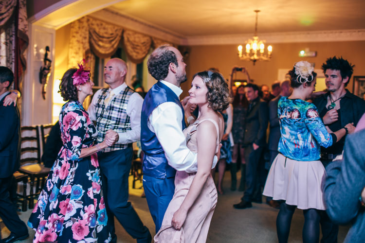 Vintage Homely Outdoor Wedding http://heartfulloftea.com/