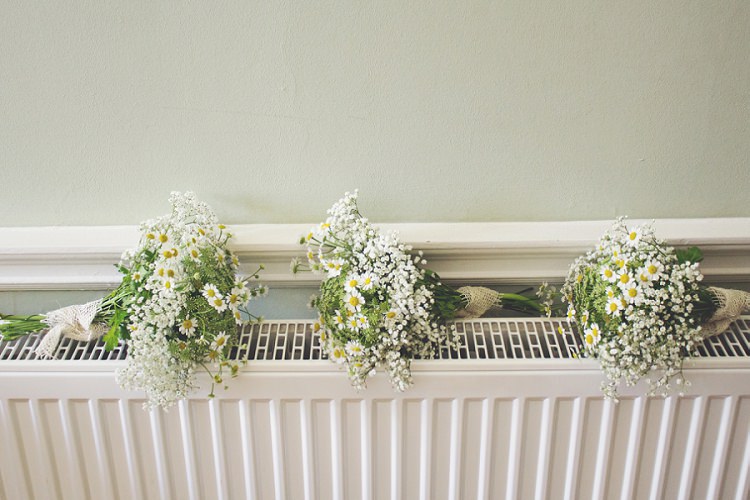 Daisy Bouquets Bohemian Country Tipi Wedding http://www.clickybox-photography.com/