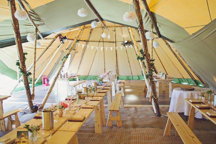 Bohemian Country Tipi Wedding http://www.clickybox-photography.com/