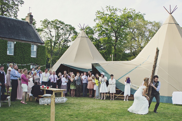 Bohemian Country Tipi Wedding http://www.clickybox-photography.com/