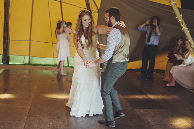 Bohemian Country Tipi Wedding http://www.clickybox-photography.com/