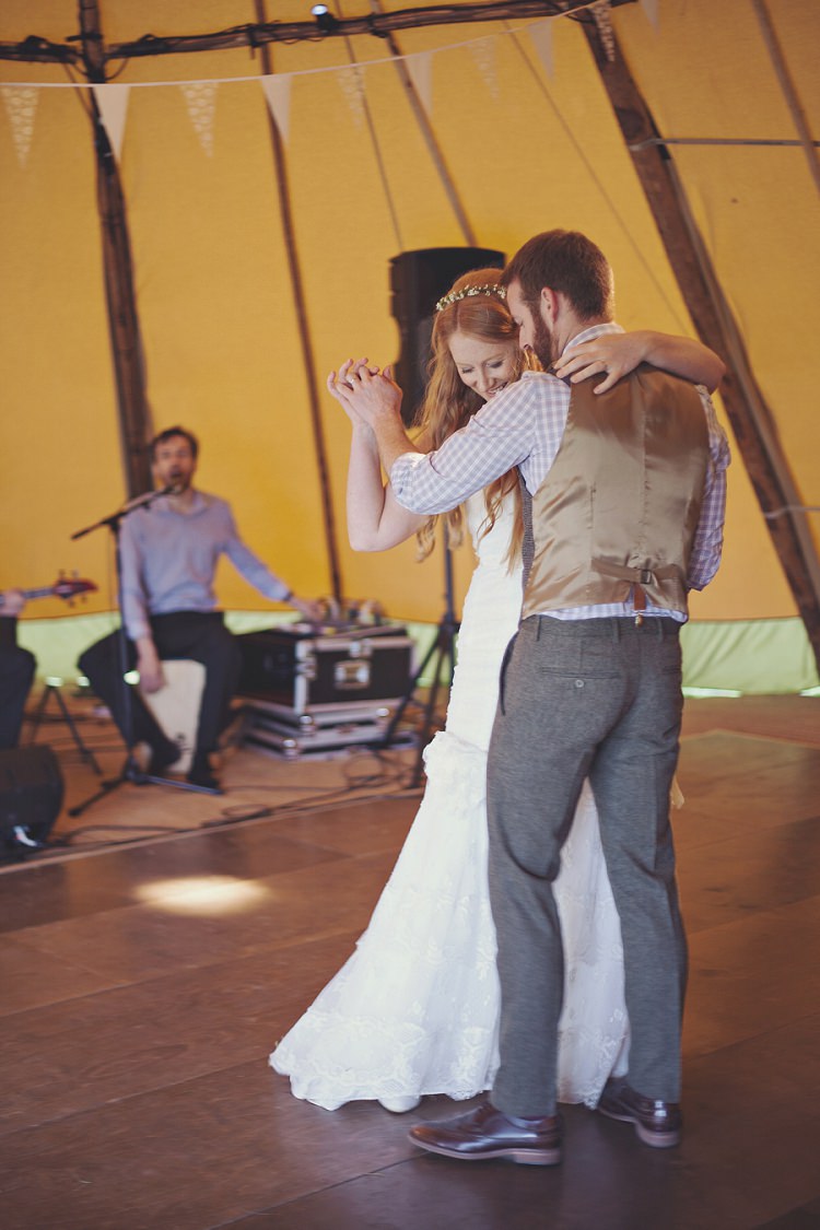 Bohemian Country Tipi Wedding http://www.clickybox-photography.com/