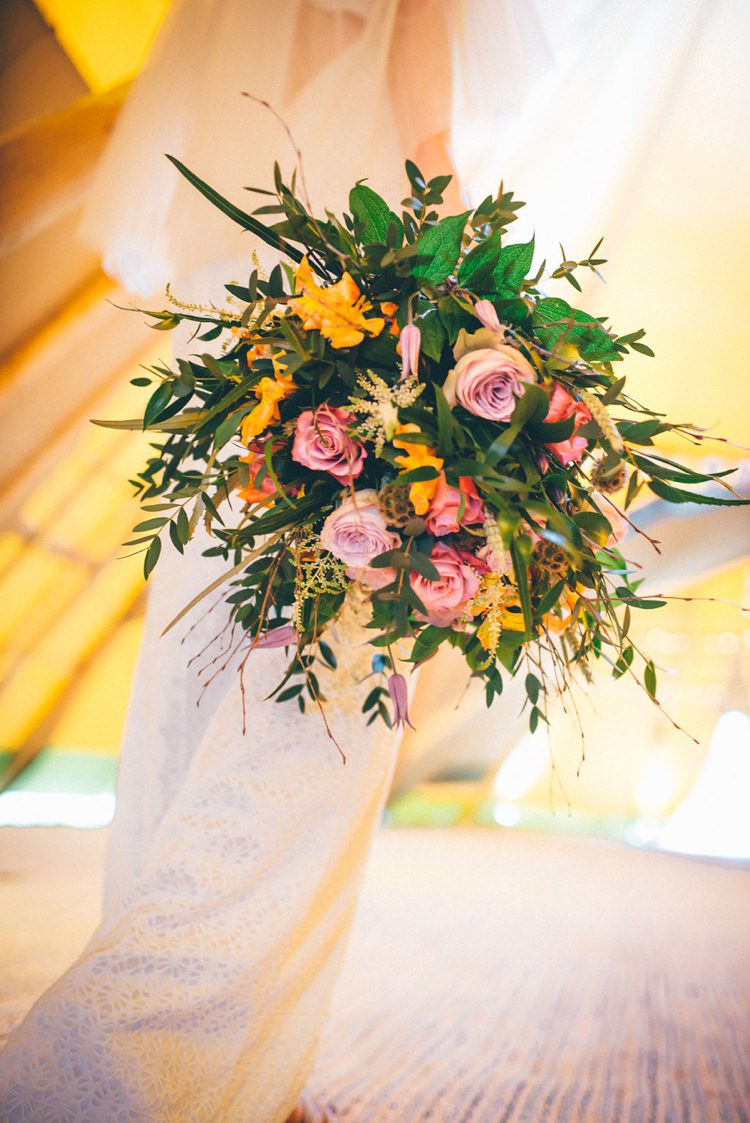 Bouquet Flowers Bride Bridal Roses Pink Foliage Natural Festival Tipi Wedding Ideas http://www.katemccarthyphotography.co.uk/