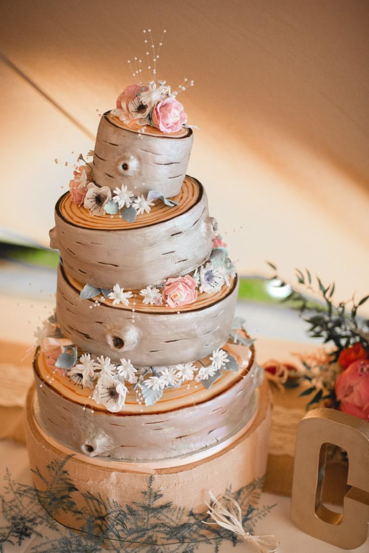Log Tree Cake Rustic Family Farm Festival Wedding https://amylouphotography.co.uk/