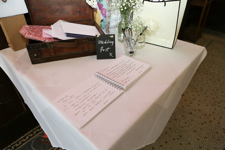 East London Party Pub Wedding http://www.haywoodjonesphotography.co.uk/