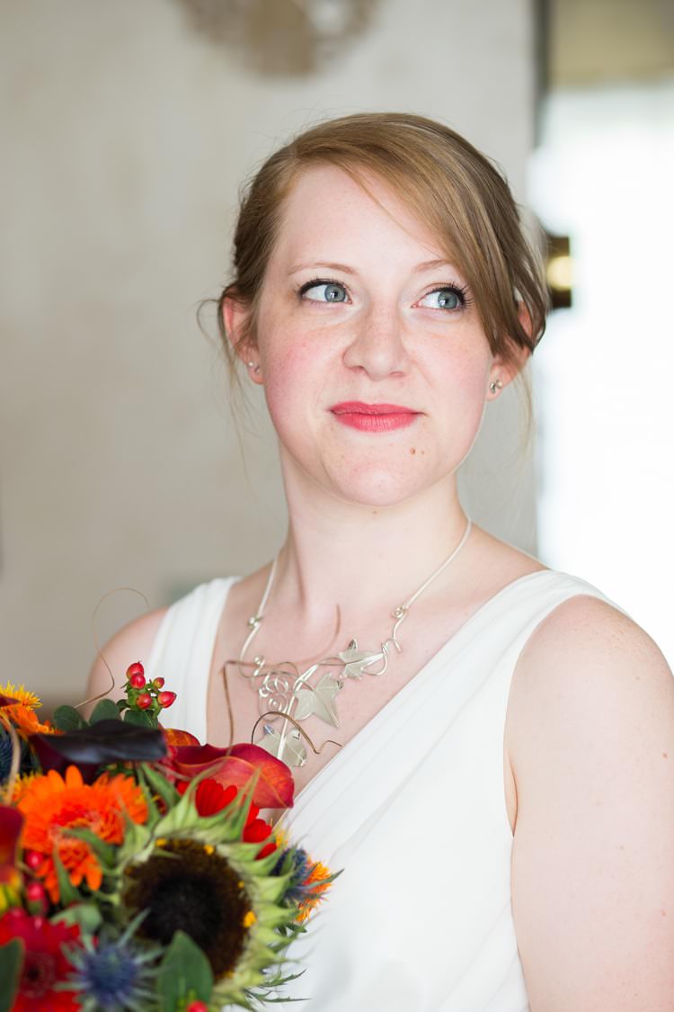 Natural Bride Make Up Bridal Orange Blue Festival Fete Tipi Wedding http://www.lynseygracephotography.com/