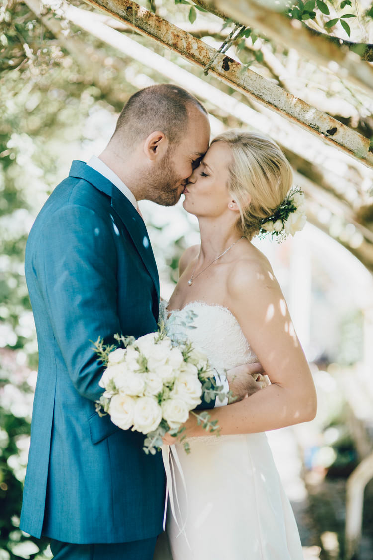 Summertime Pastel English Country Garden Wedding http://alipaul.com/