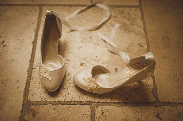 Pretty Summery Yellow Barn Wedding http://www.mattpenberthy.com/