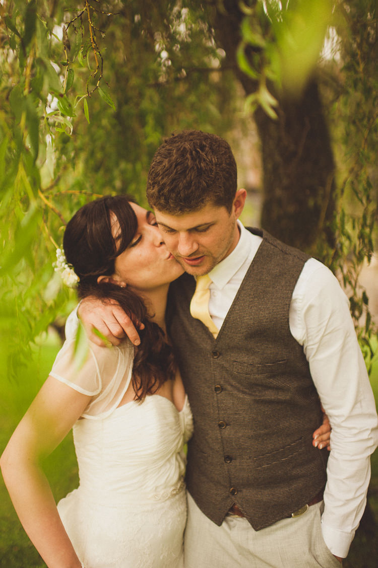 Pretty Summery Yellow Barn Wedding http://www.mattpenberthy.com/