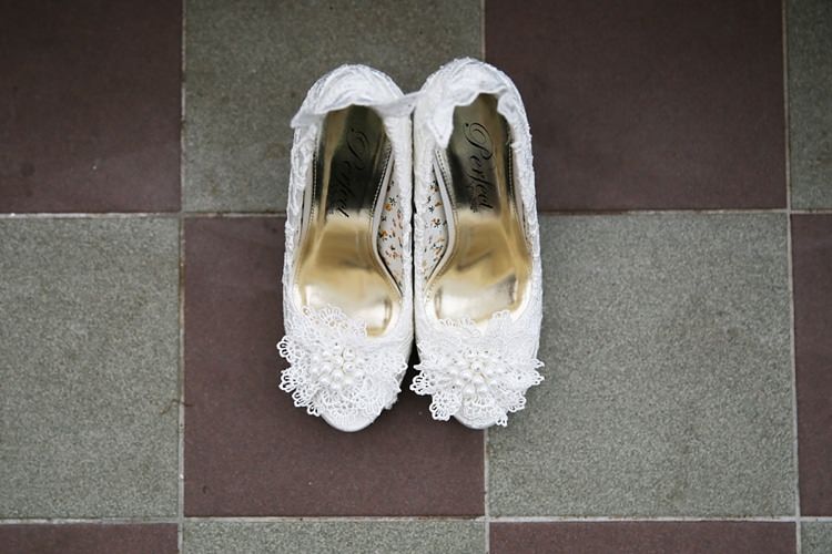 Sweet Pastel Village Hall Wedding http://www.helenstrongphotography.co.uk/