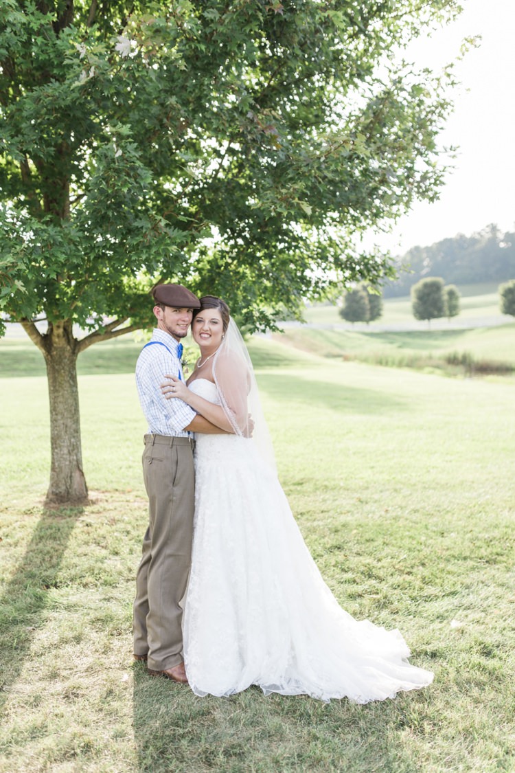 Rustic Country Barn Wedding in Tennessee https://www.sweetlyvintage.com/ 