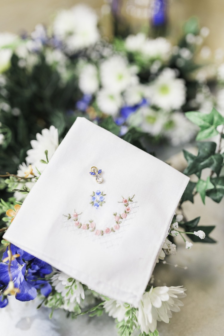 Rustic Country Barn Wedding in Tennessee https://www.sweetlyvintage.com/