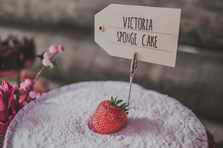 Cake Label Flag Natural Beautiful Autumn Outdoor Wedding http://www.johnelphinstonestirling.com/