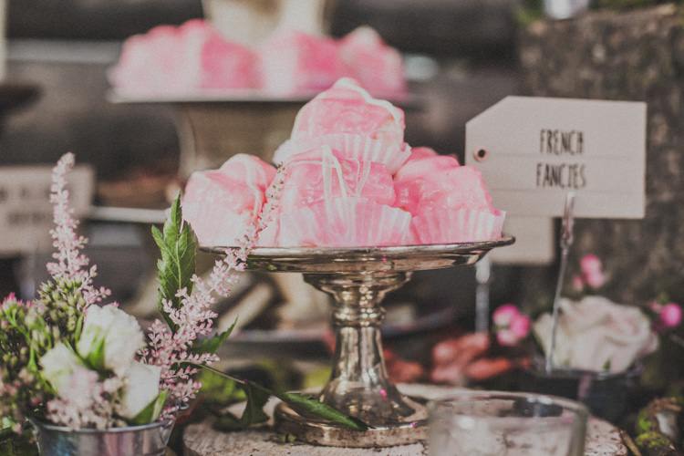 Natural Beautiful Autumn Outdoor Wedding http://www.johnelphinstonestirling.com/