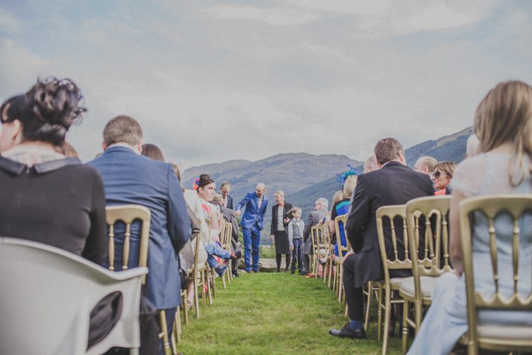 Natural Beautiful Autumn Outdoor Wedding http://www.johnelphinstonestirling.com/